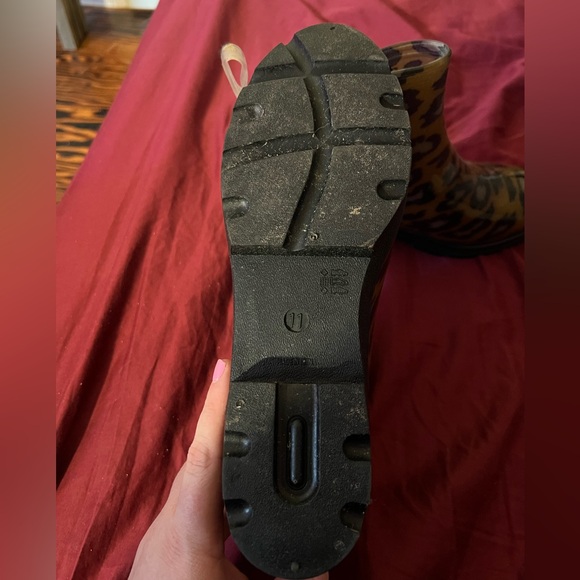 Seven 7 leopard print rain boots - Picture 5 of 5